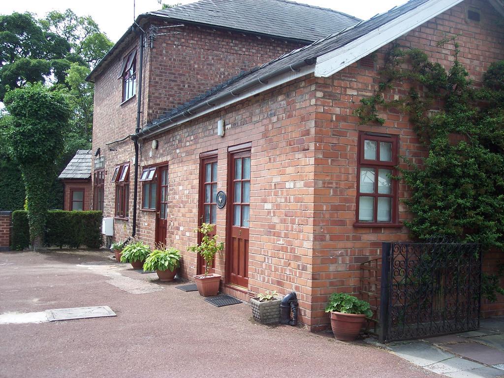 Butterfly Guest House Cheadle  Exterior foto